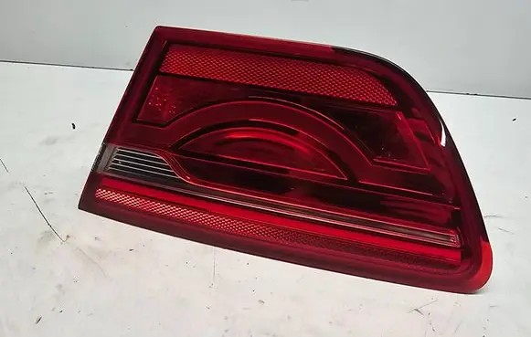 Tailgate rear/tail lights
