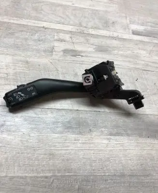 Volkswagen Touran I Indicator stalk ANP80H013F 10F0452C