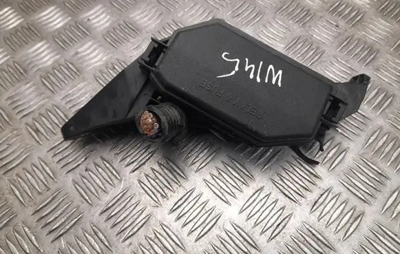 Toyota Prius (XW50) Fuse box set 8266247190