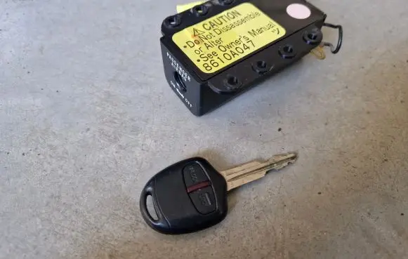 Mitsubishi L200 Passenger airbag on/off switch 8610A047