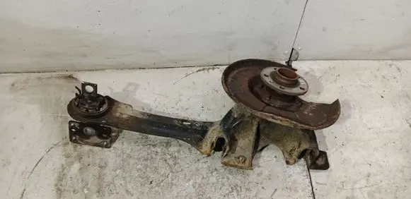 Rear wheel hub spindle/knuckle