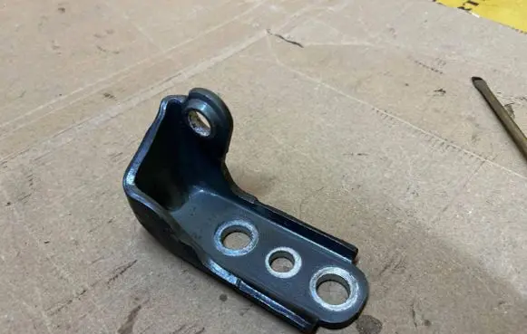 Ford Explorer VI Front door upper hinge 