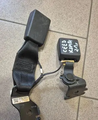 Rear seatbelt buckle