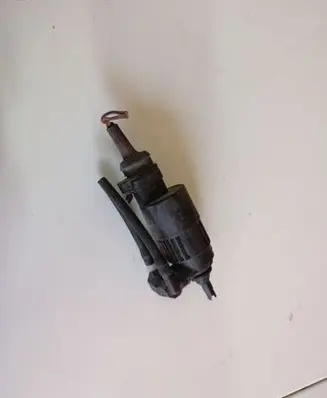 Renault Laguna I Windscreen/windshield washer pump 