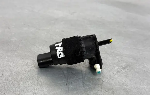 Volkswagen Touareg III Windscreen/windshield washer pump 8K9955647