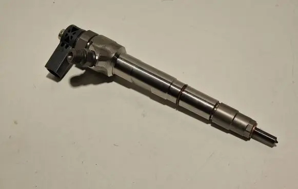 Audi A4 S4 B8 8K Fuel injector 0986435257