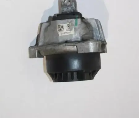 BMW 7 G11 G12 Engine mount bracket 6777373
