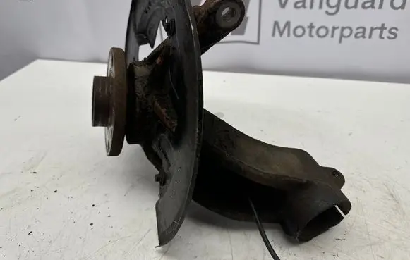 Front wheel hub spindle knuckle