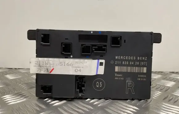 Mercedes-Benz E W211 Door control unit/module 2118200426