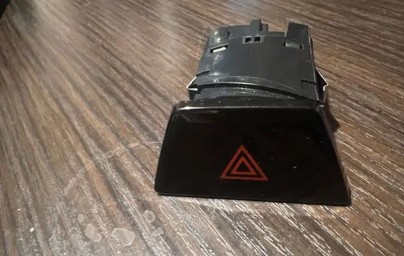 BMW 5 G30 G31 Hazard light switch 6993046