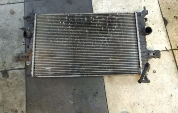 Opel Zafira B Coolant radiator 13128818