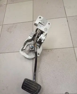 Chevrolet Camaro Brake pedal AA0176P814 84524406