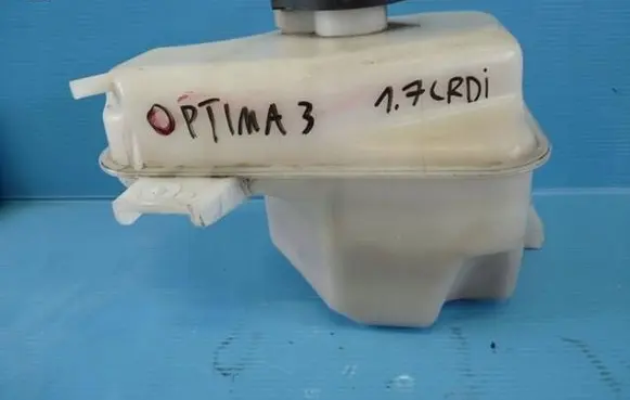 KIA Optima Windshield washer fluid reservoir/tank