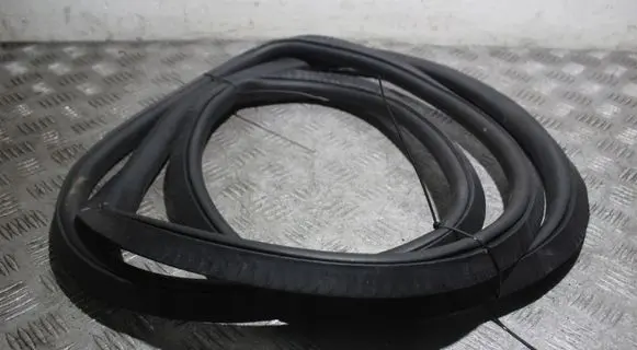 BMW 7 F01 F02 F03 F04 Rubber seal loading door 7179131