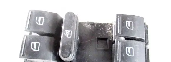 Skoda Octavia Mk2 (1Z) Central console control unit 