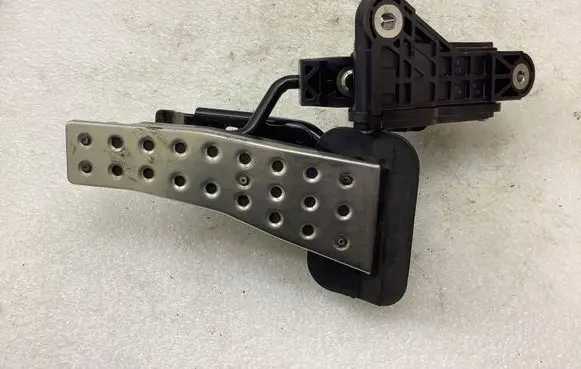 Honda Civic Accelerator throttle pedal 31302J28 PA66GF30