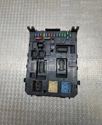 Peugeot 308 Fuse module 966405878002 281208364 281192462C