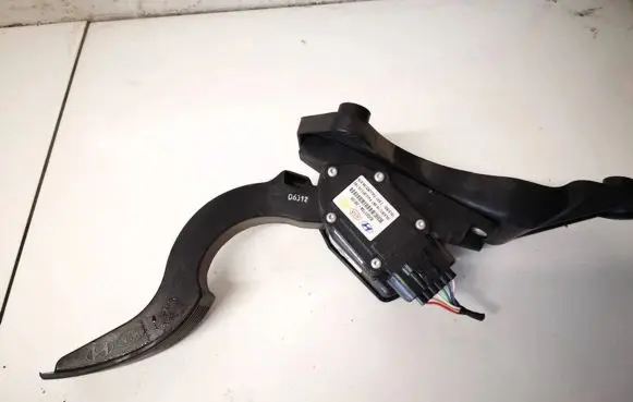 Hyundai Santa Fe Accelerator throttle pedal bj00115a2b100 bj00115a-2b100