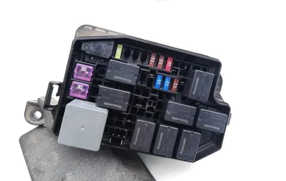Mitsubishi Outlander Fuse module