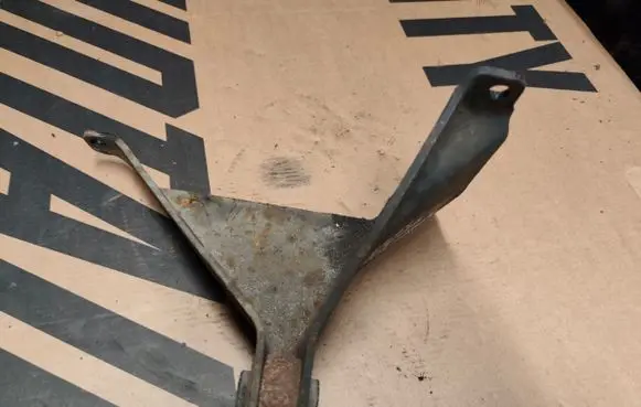 Jeep Cherokee III KJ Front differential bracket 