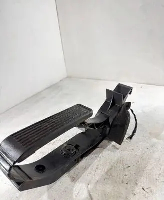 Mercedes-Benz E W211 Accelerator throttle pedal A2113000404
