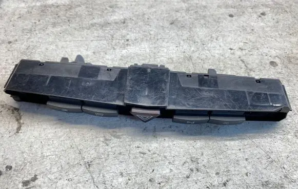 Opel Zafira B Hazard light switch 13100110