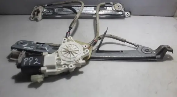 Front window lifting mechanism without motor