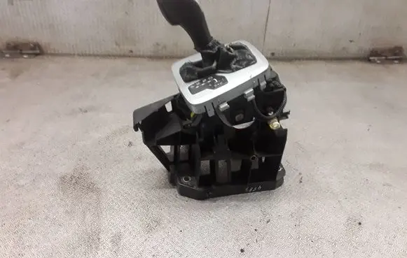 Volvo XC90 Gear shifter/selector P08689424