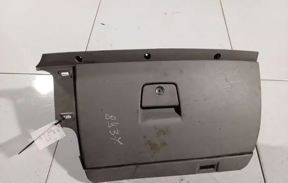 Volvo V50 Glove box 8626141