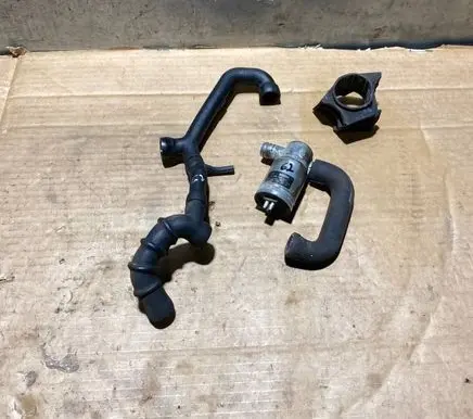 Mercedes-Benz 190 W201 Breather/breather pipe/hose 1020944387 M102 1020941987