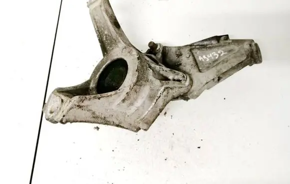 Honda Civic Engine mount bracket