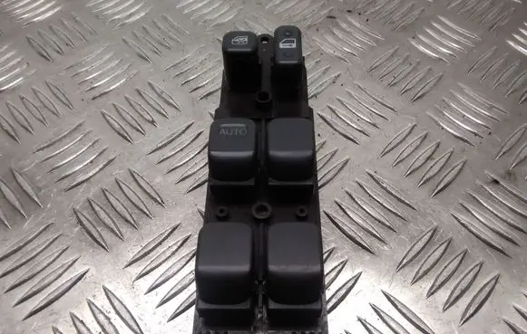 Toyota Prius (XW10) Electric window control switch 8404047020