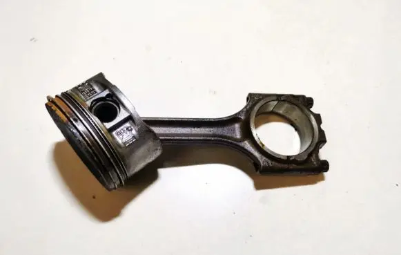 Volvo XC90 Piston with connecting rod