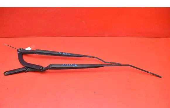 Front wiper blade arm