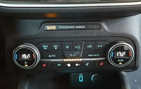 Ford Focus Climate control/heater control trim JX7T18C612HC IMPRK1582562
