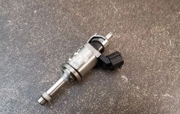 Mazda CX-3 Fuel injector PE0113250B