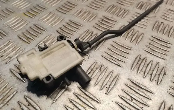 BMW 3 E90 E91 Fuel tank cap lock 6985880
