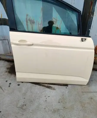 Volkswagen Touran III Front door 5TAR115