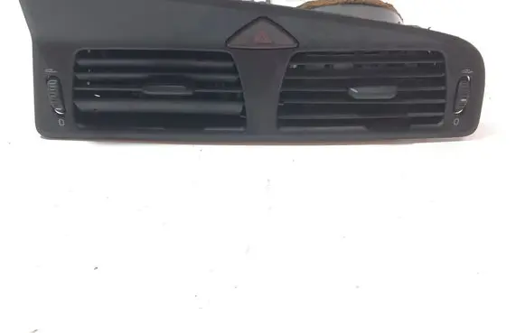 Volvo V70 Dash center air vent grill 3409374