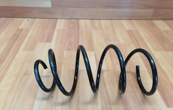 BMW 1 E81 E87 Front coil spring 6767366 31336767366 31336767367