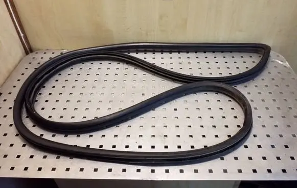 Front door rubber seal