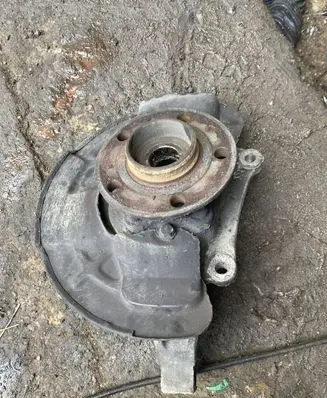 Volvo V70 Front wheel hub