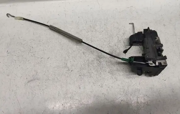 Opel Zafira B Front door lock