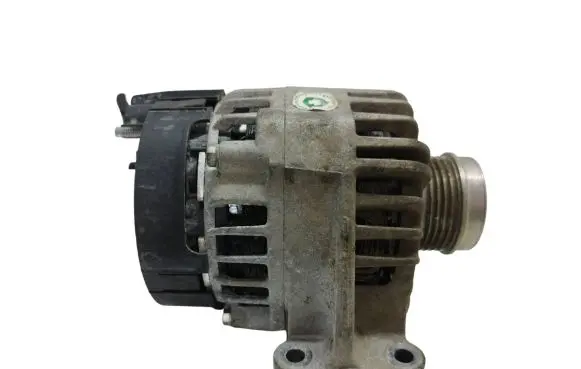 Alfa Romeo Giulietta Generator/alternator P0B28645 F55843202 1012101081