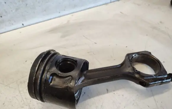Opel Zafira B Piston with connecting rod