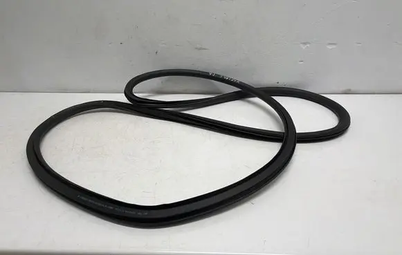 Opel Zafira C Front door rubber seal 13258937