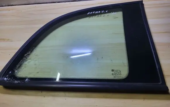 Opel Zafira A Rear side window 90579314