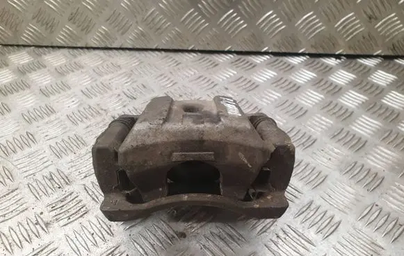 Toyota Prius (NHW20) Front brake caliper