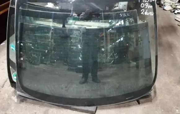 Ford Fiesta Front windscreen/windshield window 