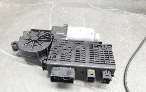 Citroen C4 Grand Picasso Front door window regulator motor 9682495580